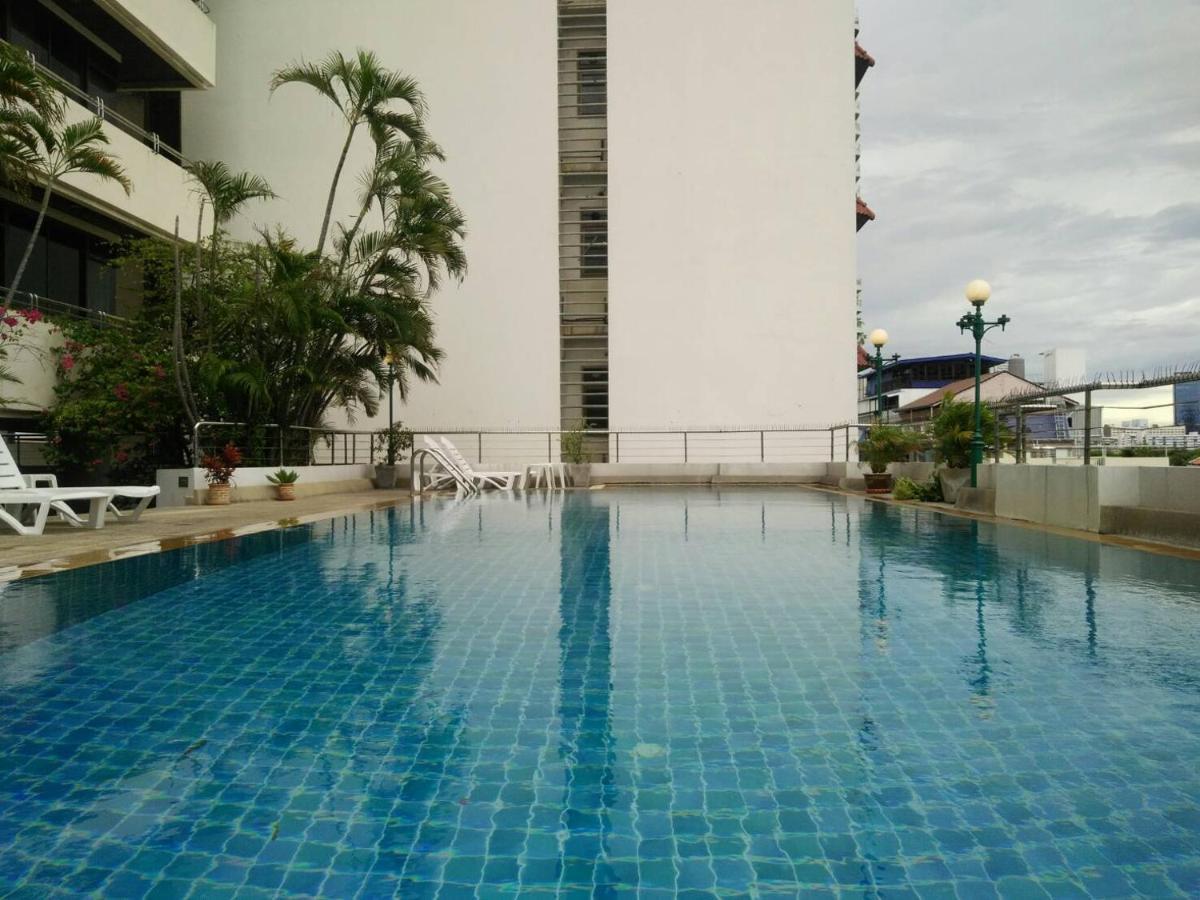 Nantiruj Tower - นันทิรุจ ทาวเวอร์ เซอร์วิสอพาร์ทเม้นท์ สุขุมวิท ซอย 8 Apartment Банкок Екстериор снимка