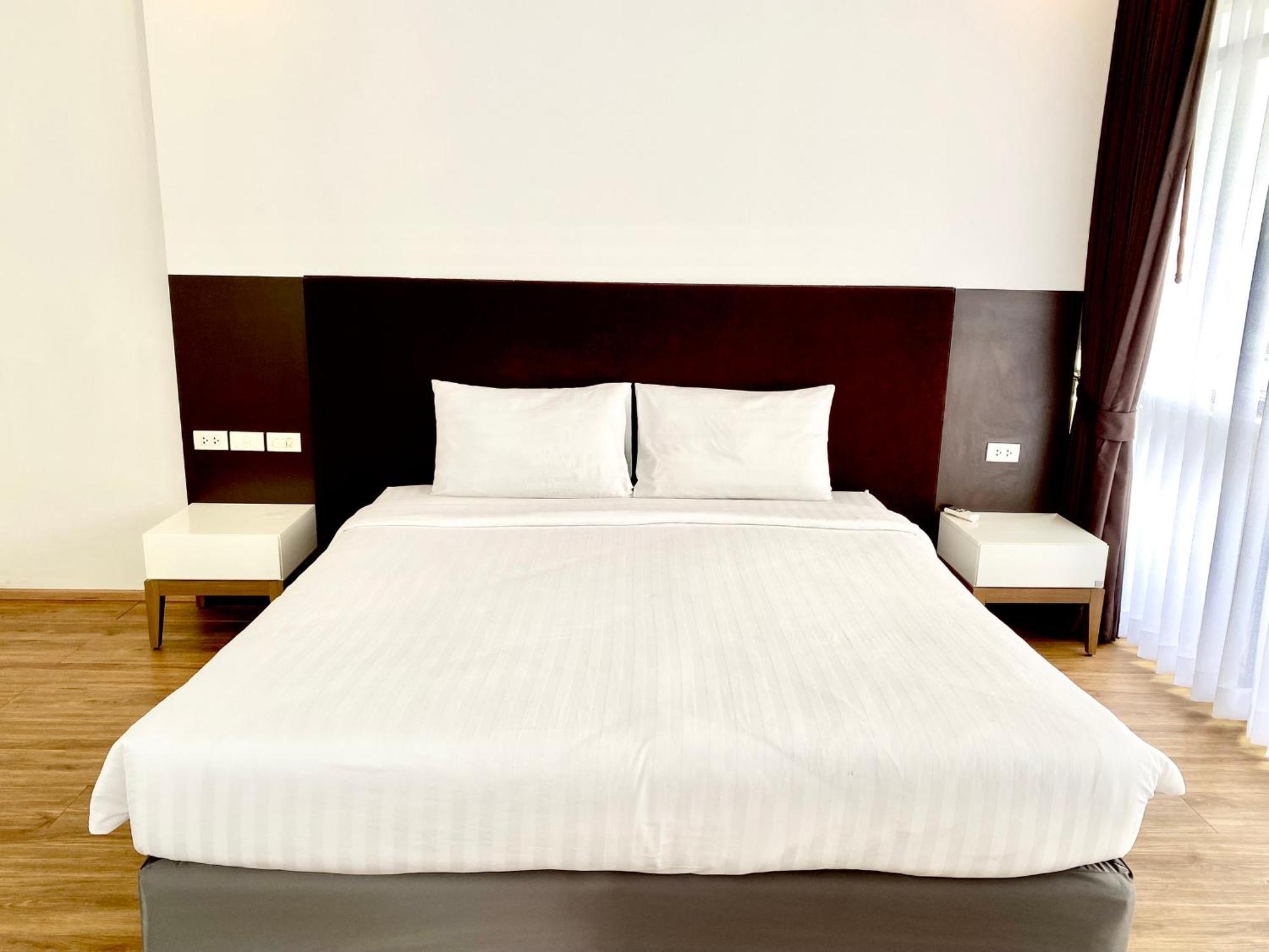 Nantiruj Tower - นันทิรุจ ทาวเวอร์ เซอร์วิสอพาร์ทเม้นท์ สุขุมวิท ซอย 8 Apartment Банкок Екстериор снимка