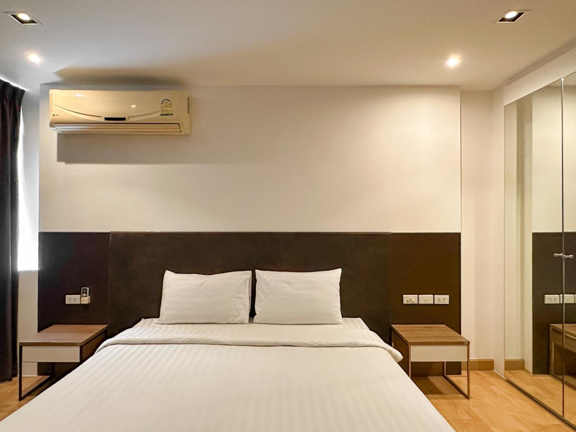 Nantiruj Tower - นันทิรุจ ทาวเวอร์ เซอร์วิสอพาร์ทเม้นท์ สุขุมวิท ซอย 8 Apartment Банкок Екстериор снимка