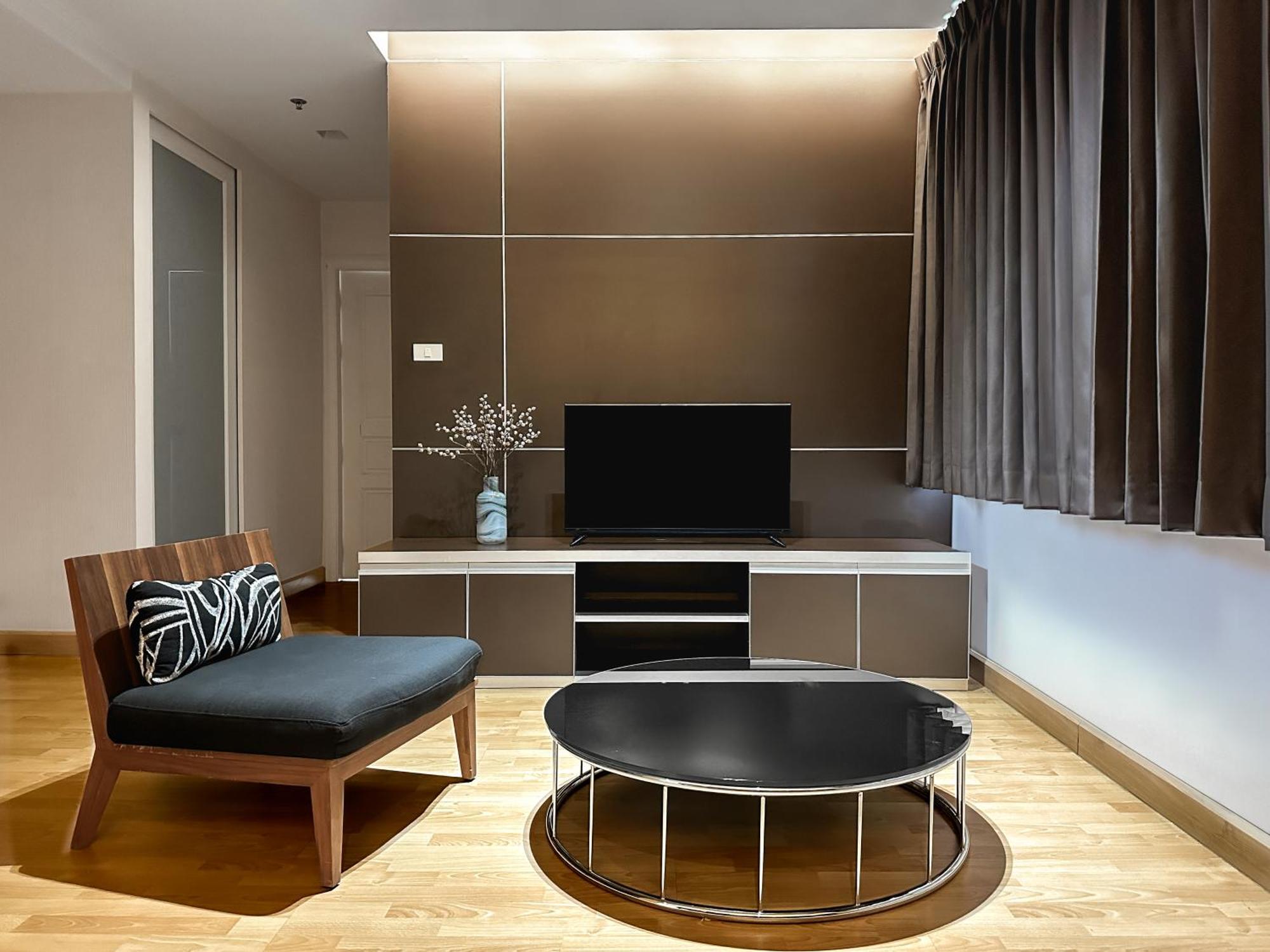 Nantiruj Tower - นันทิรุจ ทาวเวอร์ เซอร์วิสอพาร์ทเม้นท์ สุขุมวิท ซอย 8 Apartment Банкок Екстериор снимка