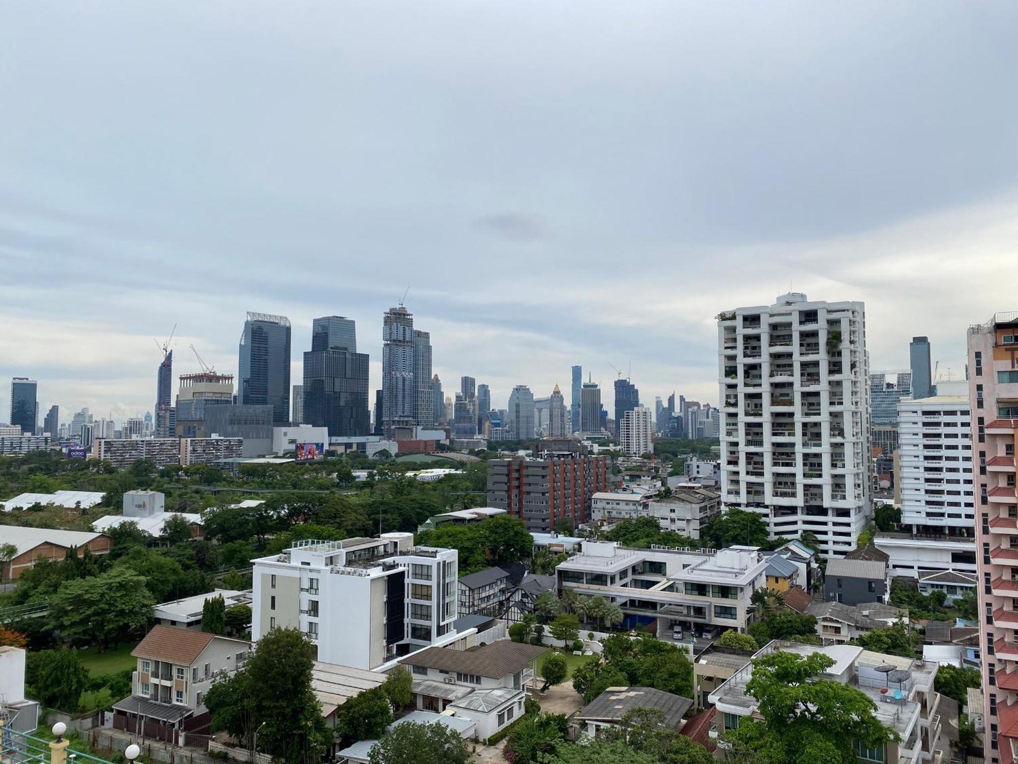 Nantiruj Tower - นันทิรุจ ทาวเวอร์ เซอร์วิสอพาร์ทเม้นท์ สุขุมวิท ซอย 8 Apartment Банкок Екстериор снимка