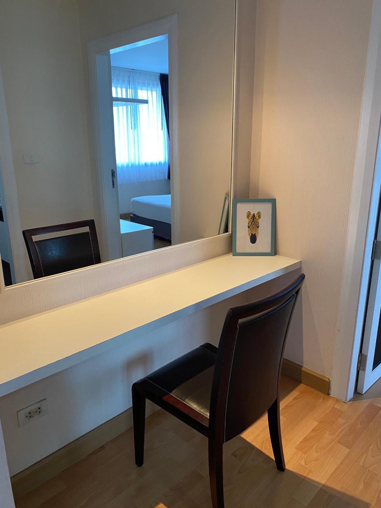 Nantiruj Tower - นันทิรุจ ทาวเวอร์ เซอร์วิสอพาร์ทเม้นท์ สุขุมวิท ซอย 8 Apartment Банкок Екстериор снимка