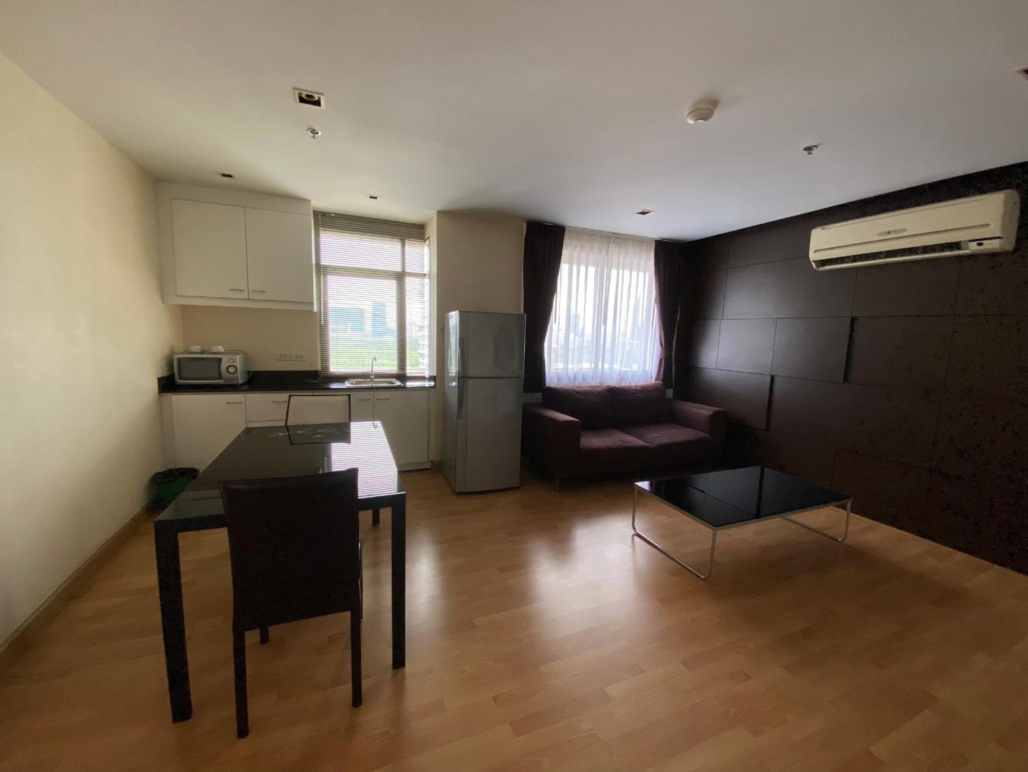 Nantiruj Tower - นันทิรุจ ทาวเวอร์ เซอร์วิสอพาร์ทเม้นท์ สุขุมวิท ซอย 8 Apartment Банкок Стая снимка