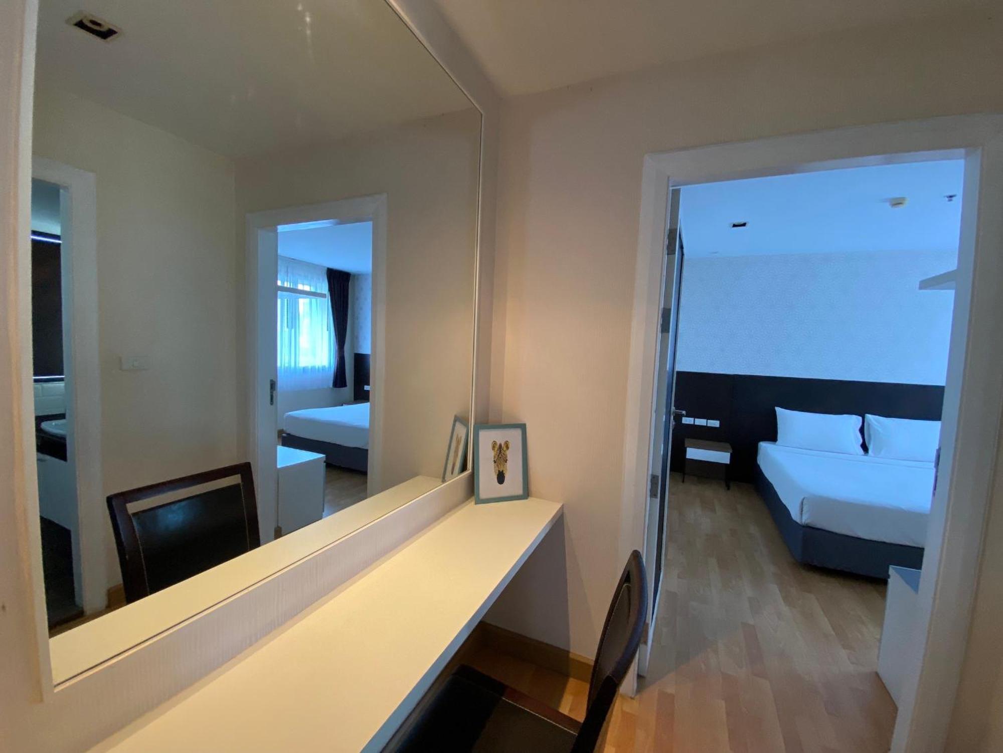 Nantiruj Tower - นันทิรุจ ทาวเวอร์ เซอร์วิสอพาร์ทเม้นท์ สุขุมวิท ซอย 8 Apartment Банкок Екстериор снимка