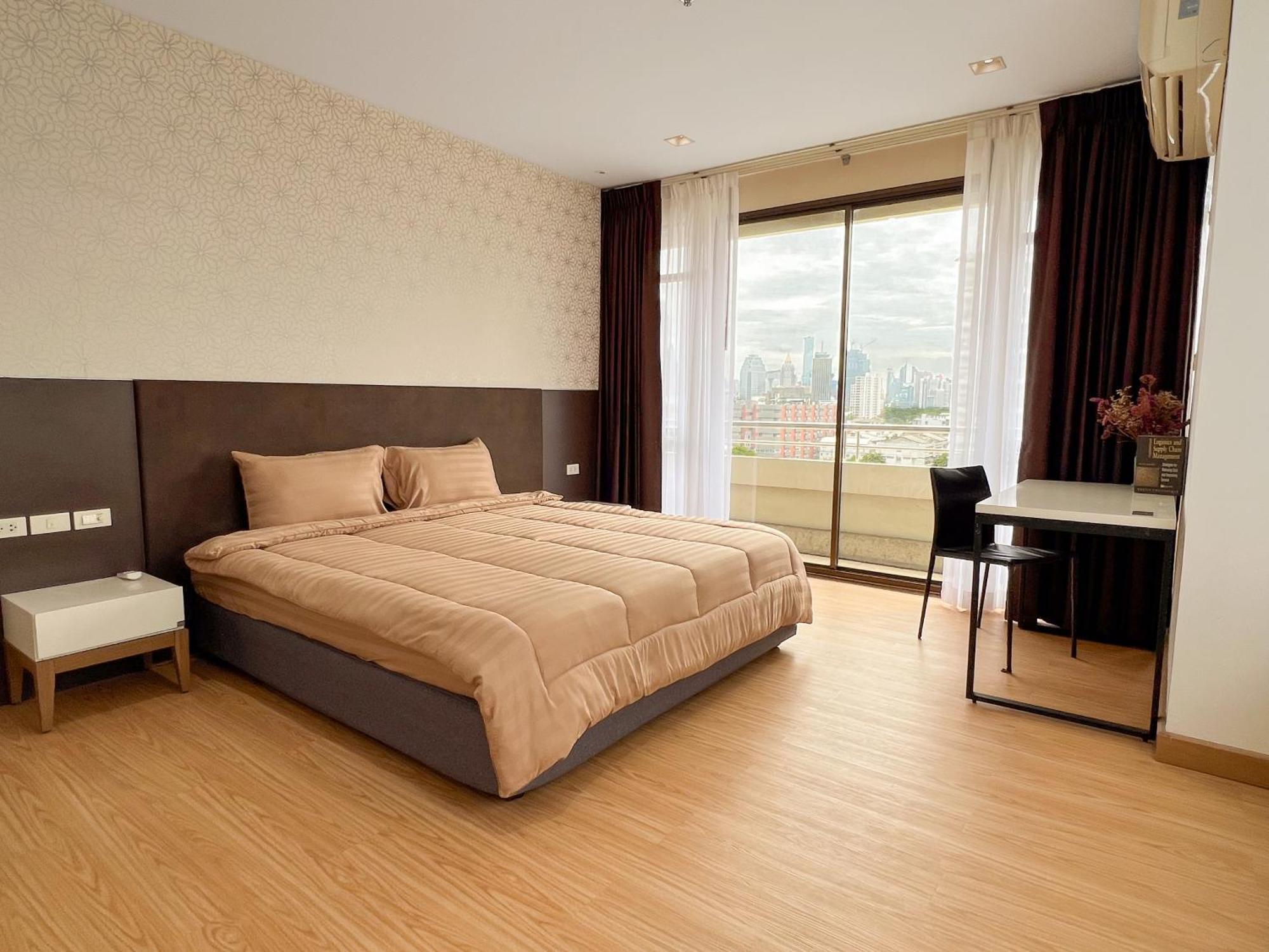 Nantiruj Tower - นันทิรุจ ทาวเวอร์ เซอร์วิสอพาร์ทเม้นท์ สุขุมวิท ซอย 8 Apartment Банкок Екстериор снимка