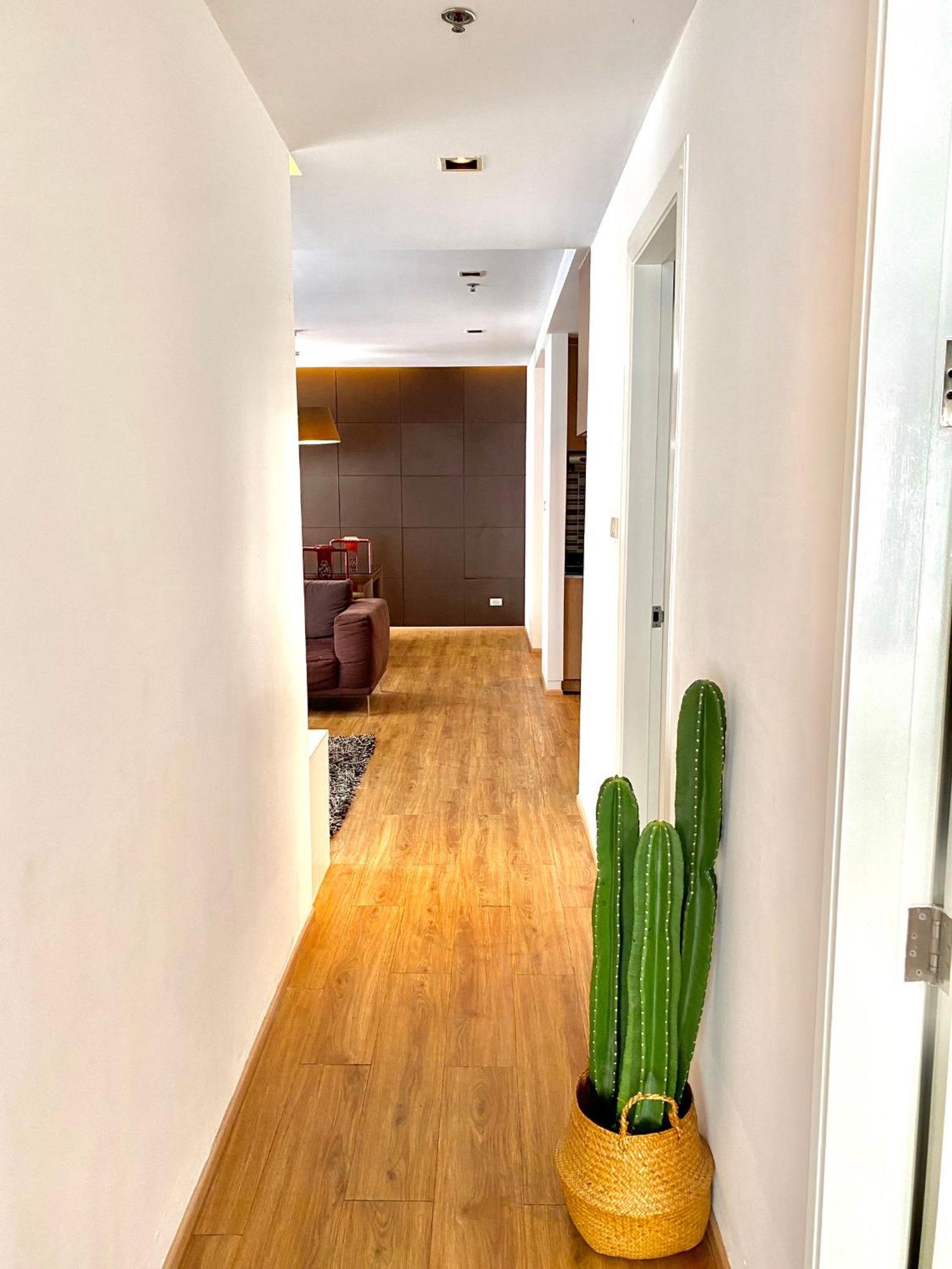 Nantiruj Tower - นันทิรุจ ทาวเวอร์ เซอร์วิสอพาร์ทเม้นท์ สุขุมวิท ซอย 8 Apartment Банкок Екстериор снимка